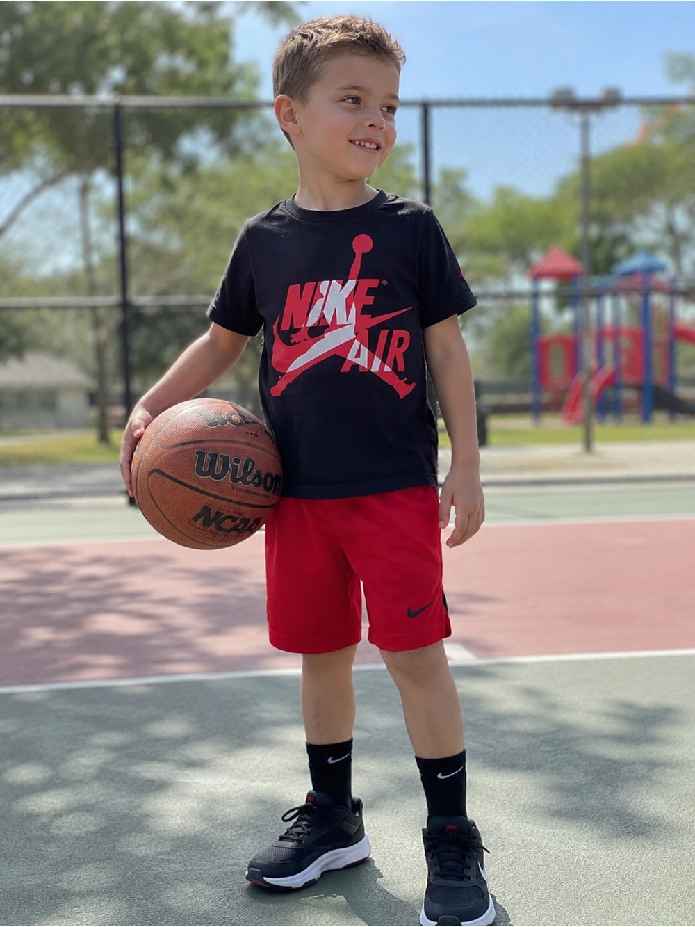 Jordan Nike Air Boys Graphic T-Shirt Black Red Logo Size 6 (5–6 Years)